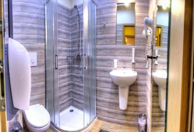 בית מלון כפרי Steak Restaurant Penzion Country Saloon