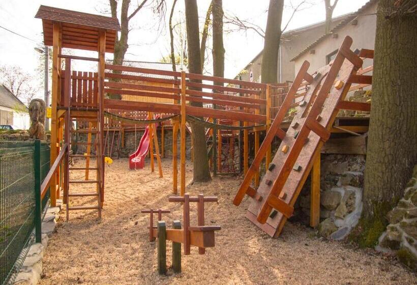 בית מלון כפרי Steak Restaurant Penzion Country Saloon