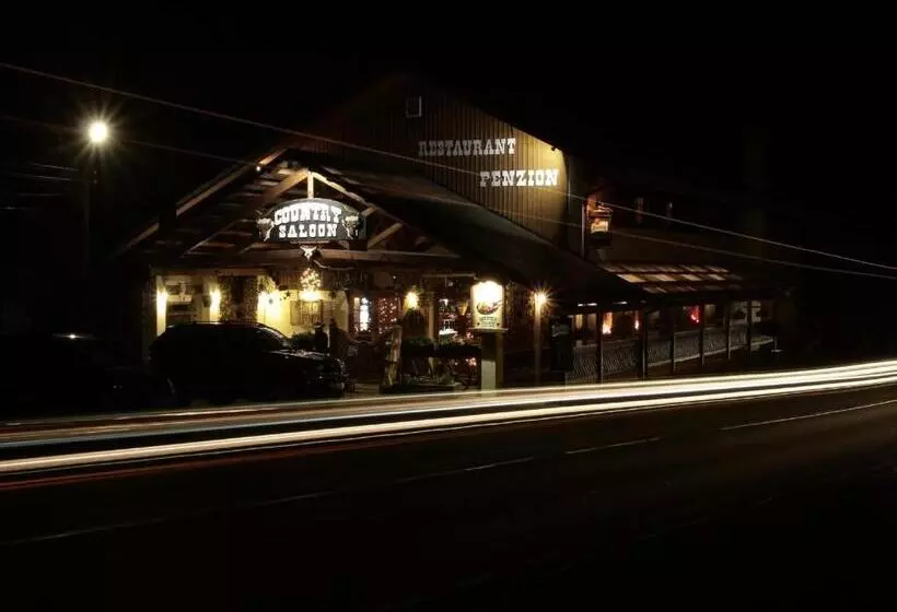 ホテル Steak Restaurant Penzion Country Saloon