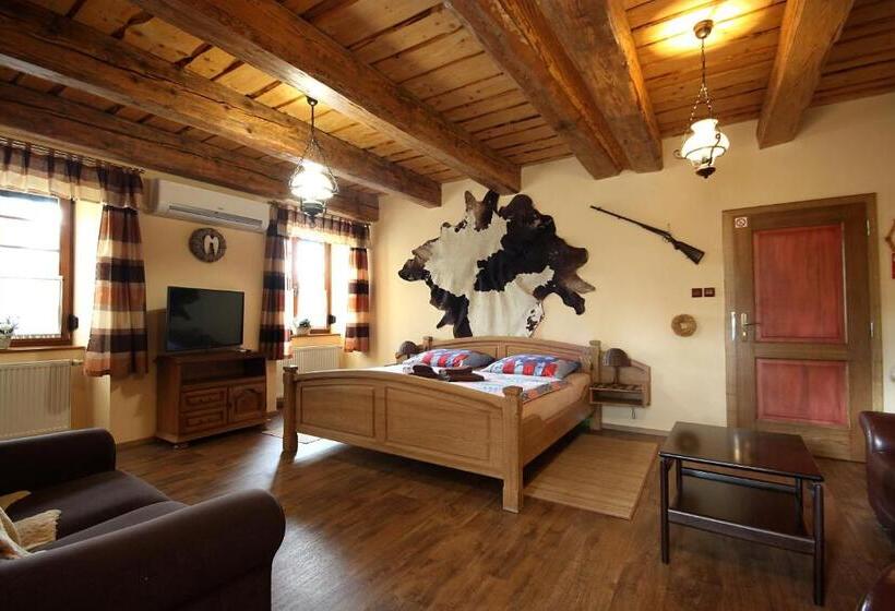 בית מלון כפרי Steak Restaurant Penzion Country Saloon