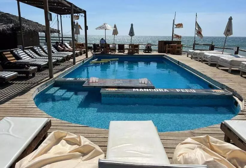 ホテル The Point Mancora Beach