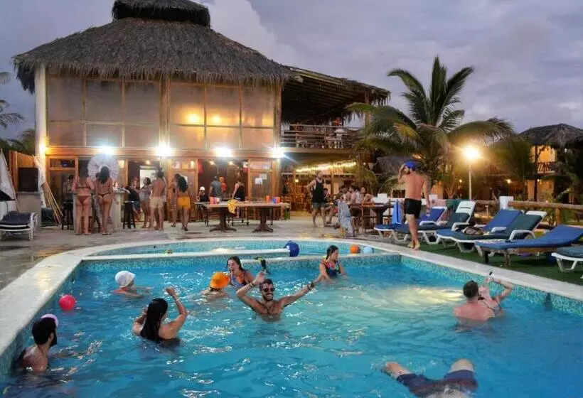 ホテル The Point Mancora Beach
