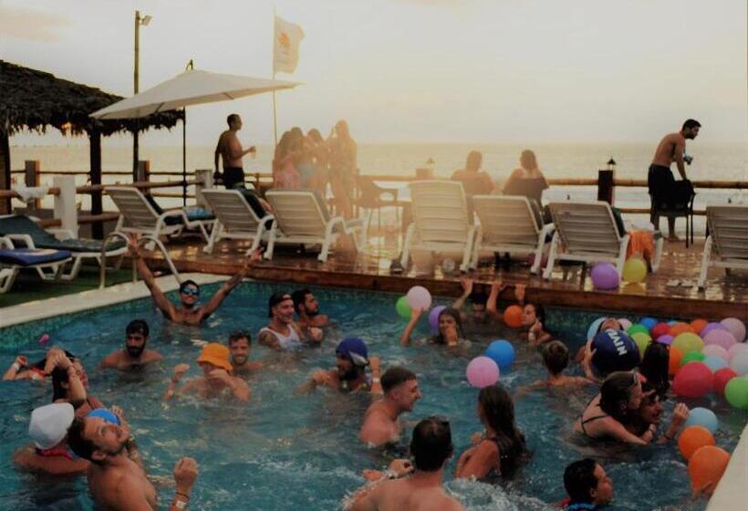 Hotel The Point Mancora Beach