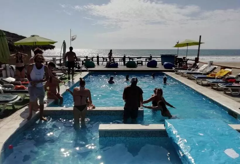 ホテル The Point Mancora Beach