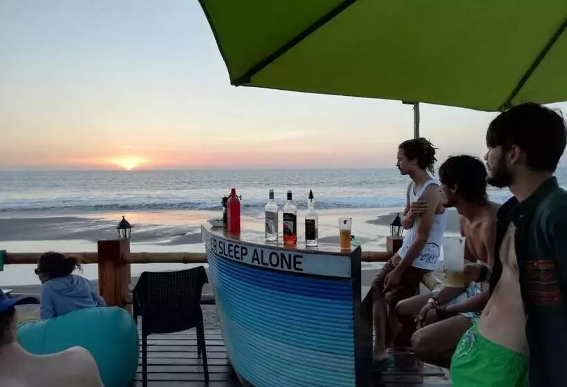 ホテル The Point Mancora Beach
