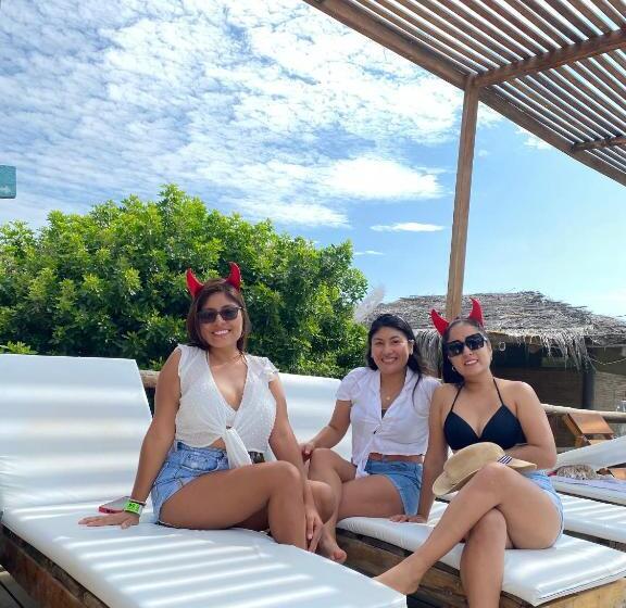 Hotel The Point Mancora Beach