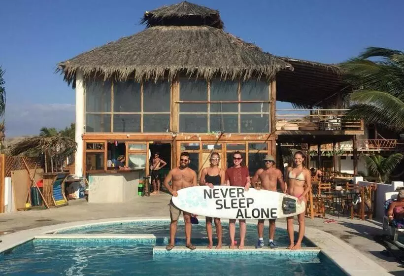 ホテル The Point Mancora Beach