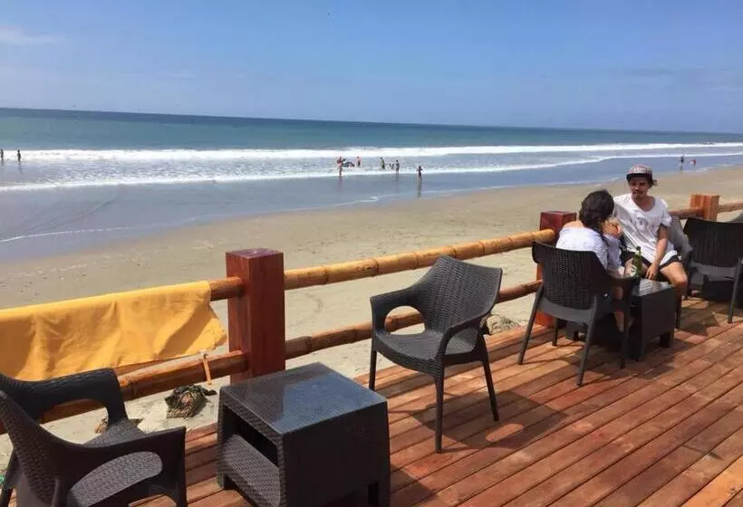 ホテル The Point Mancora Beach