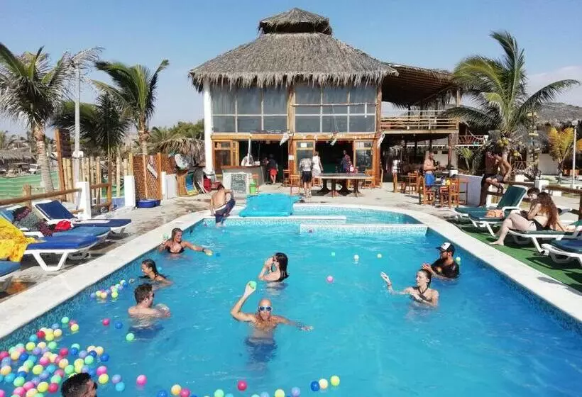ホテル The Point Mancora Beach