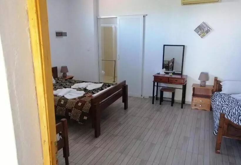 Hotelli Villa Costas   Popi