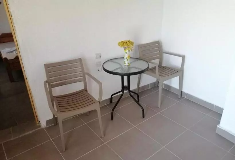 Hotelli Villa Costas   Popi