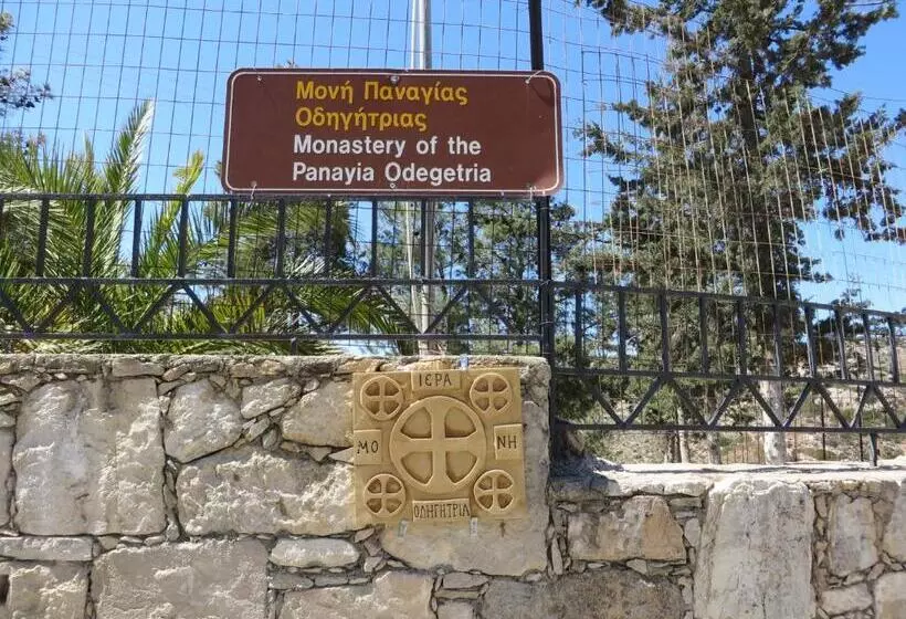 Hotelli Villa Costas   Popi