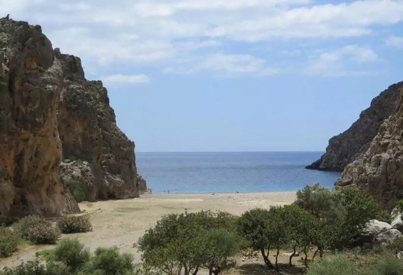 Hotelli Villa Costas   Popi