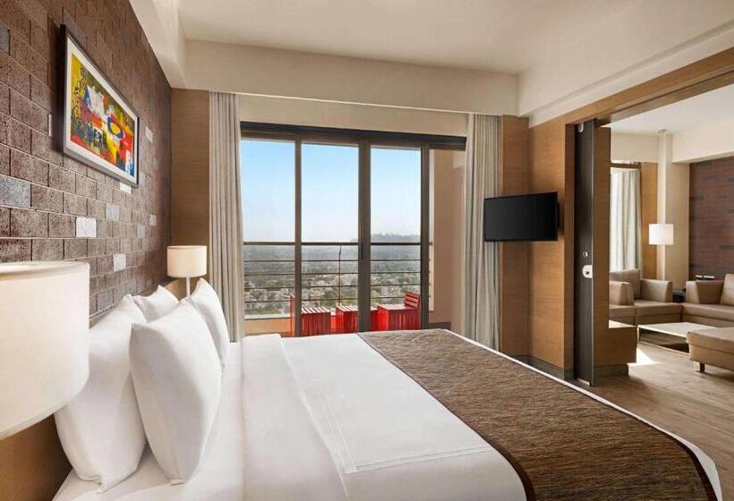 هتل Wyndham Ahmedabad Shela