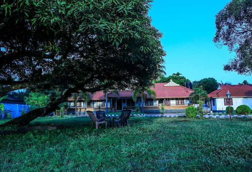 פנסיון Baywatch Beach Resort