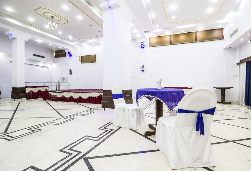 Fabhotel Mayfair Inn