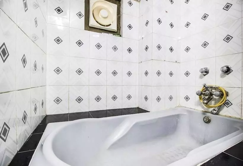 Fabhotel Mayfair Inn