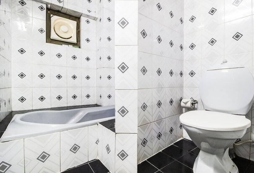 Fabhotel Mayfair Inn