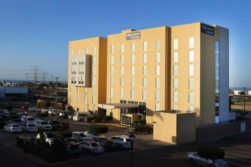 ホテル City Express By Marriott Rosarito