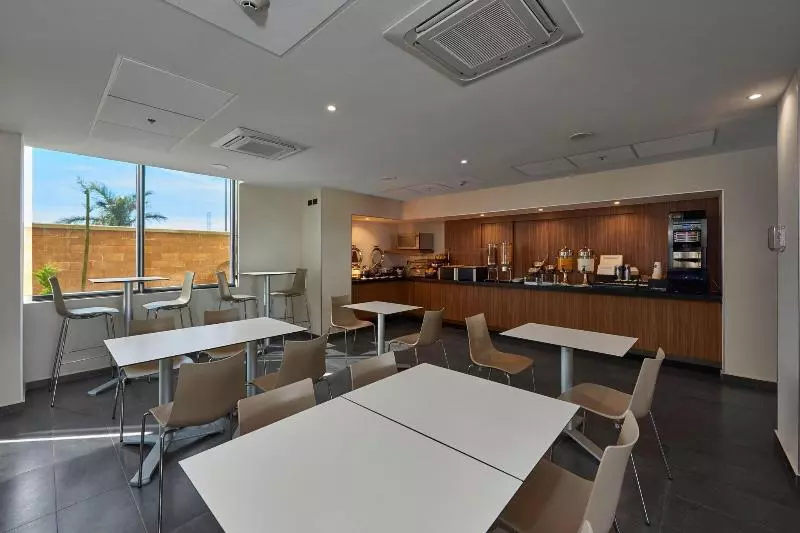 ホテル City Express By Marriott Rosarito