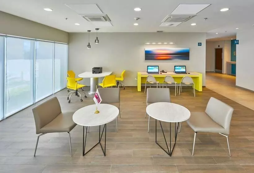 ホテル City Express Suites By Marriott Silao Aeropuerto