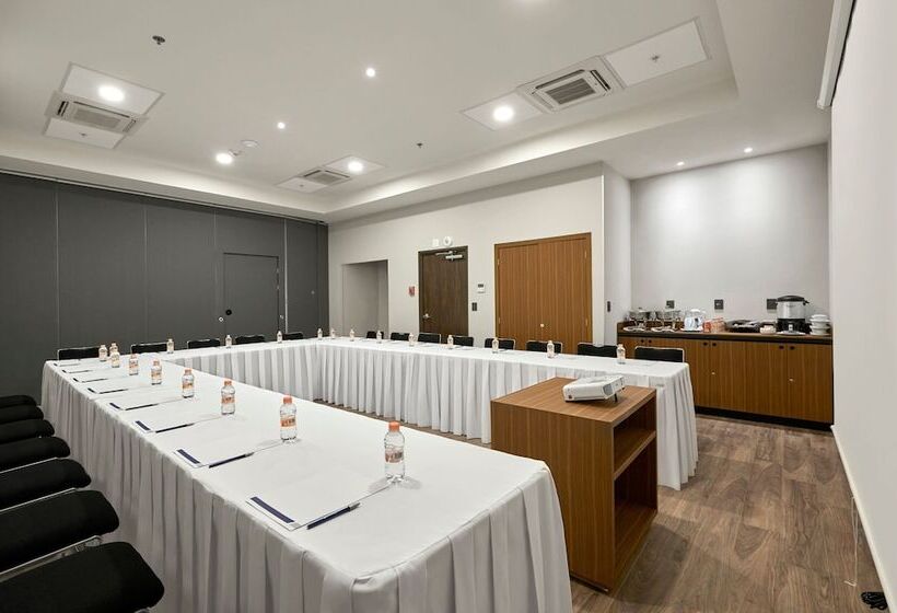 酒店 City Express Suites By Marriott Silao Aeropuerto