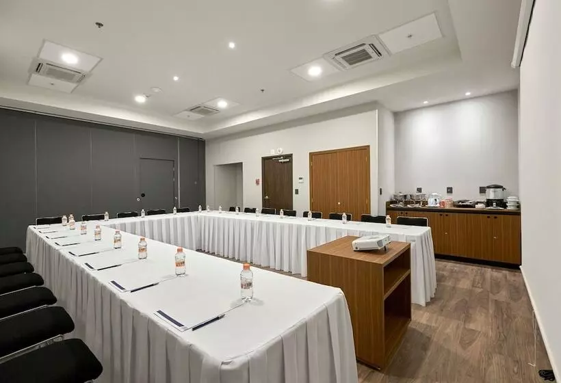 ホテル City Express Suites By Marriott Silao Aeropuerto
