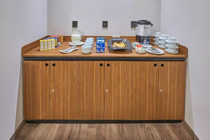 ホテル City Express Suites By Marriott Silao Aeropuerto