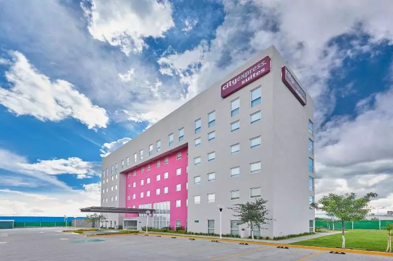 ホテル City Express Suites By Marriott Silao Aeropuerto
