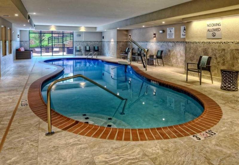 Отель Courtyard By Marriott Oxford