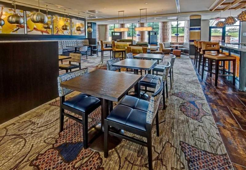 Отель Courtyard By Marriott Oxford