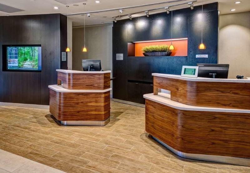 Отель Courtyard By Marriott Oxford