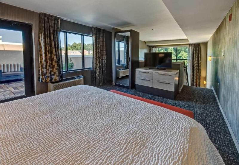 Отель Courtyard By Marriott Oxford