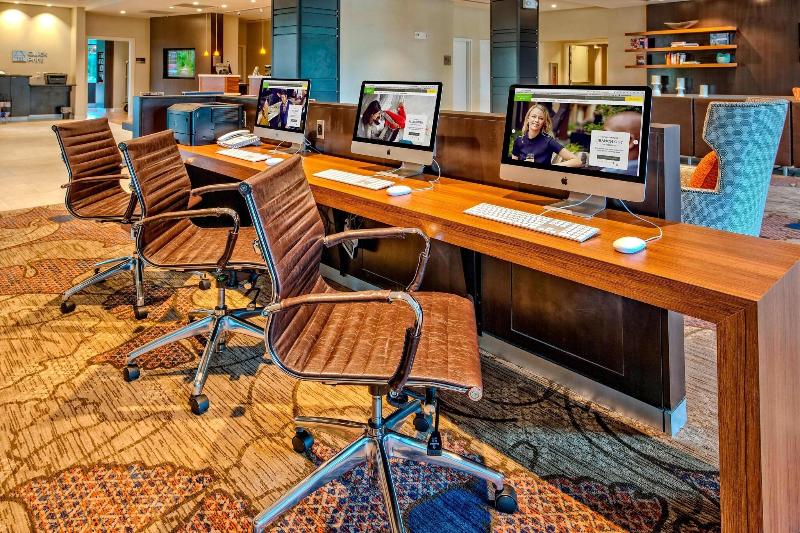 Отель Courtyard By Marriott Oxford