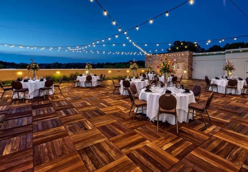 Отель Courtyard By Marriott Oxford