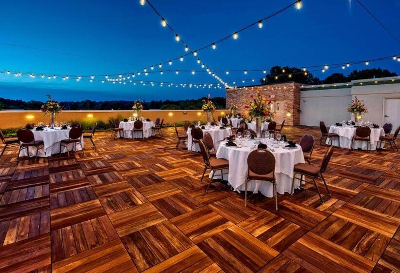 Отель Courtyard By Marriott Oxford