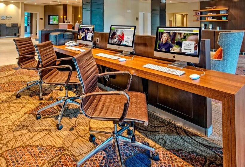 Отель Courtyard By Marriott Oxford