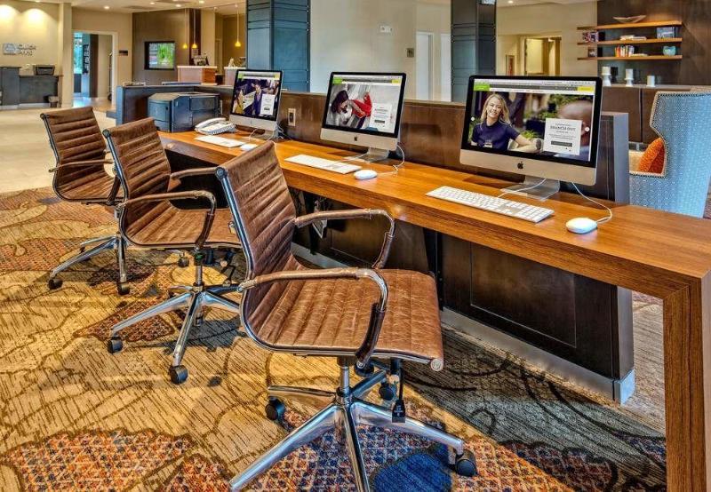 Отель Courtyard By Marriott Oxford