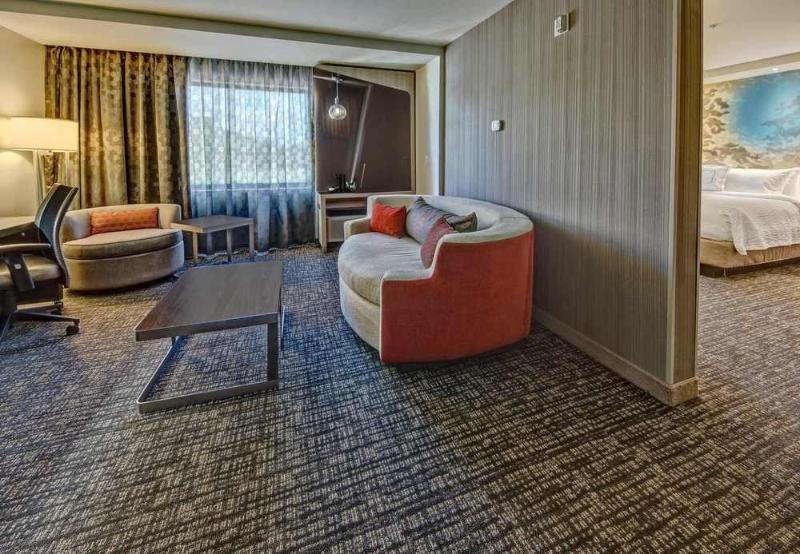 Отель Courtyard By Marriott Oxford