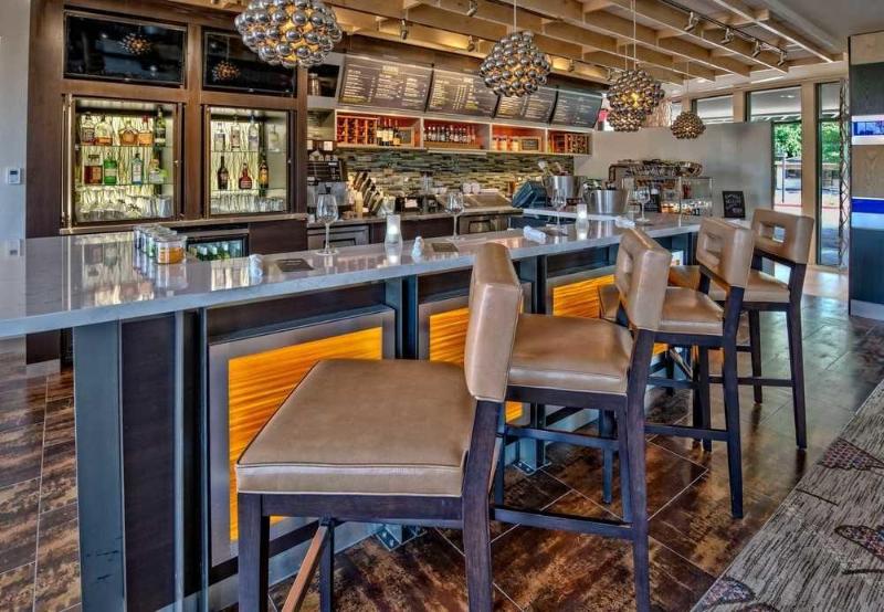 Отель Courtyard By Marriott Oxford