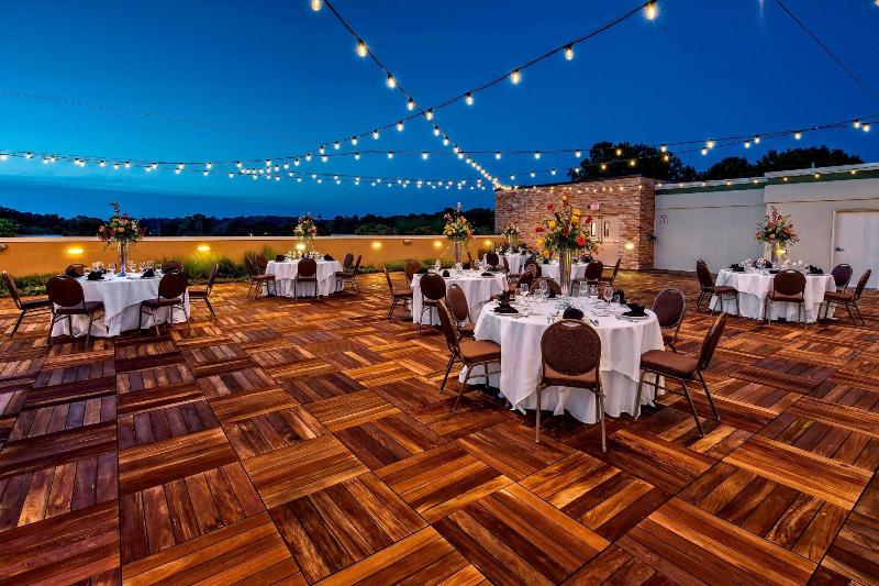 Отель Courtyard By Marriott Oxford