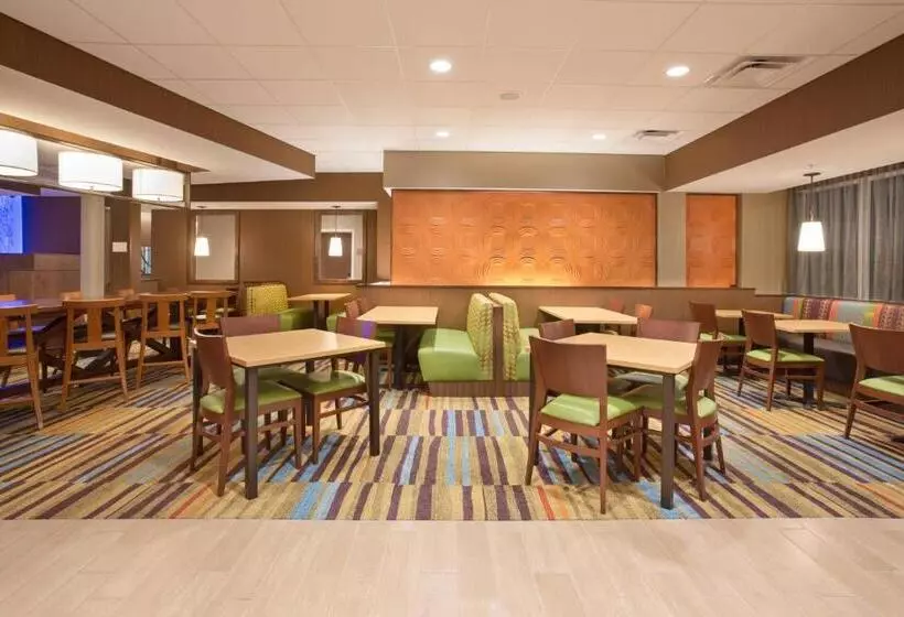 ホテル Fairfield Inn & Suites By Marriott Burlington