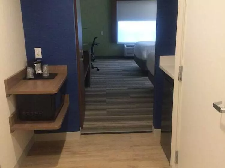 هتل Holiday Inn Express & Suites Ithaca, An Ihg