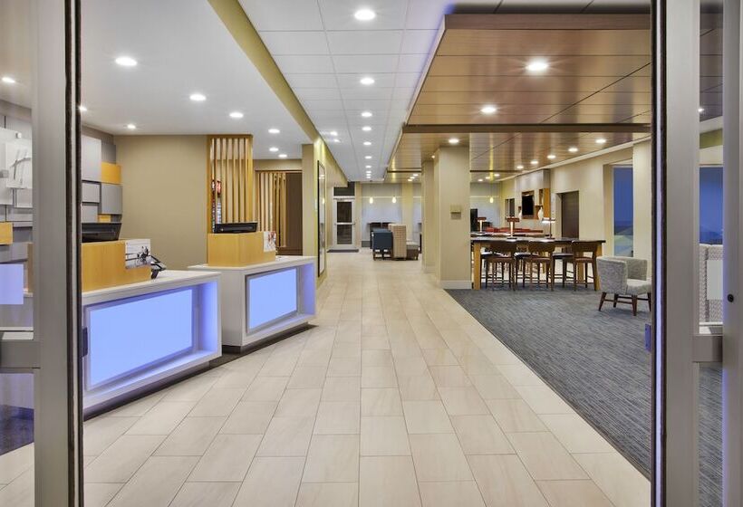 هتل Holiday Inn Express & Suites Parkersburg East, An Ihg