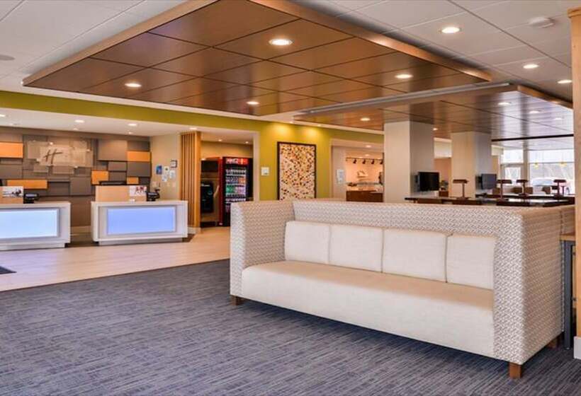 هتل Holiday Inn Express & Suites Parkersburg East, An Ihg