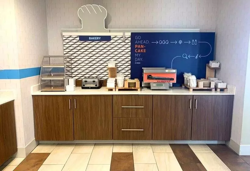 ホテル Holiday Inn Express & Suites Parkersburg East, An Ihg