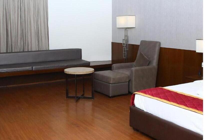 The Svm Hotel  Free Lavish Buffet Breakfast