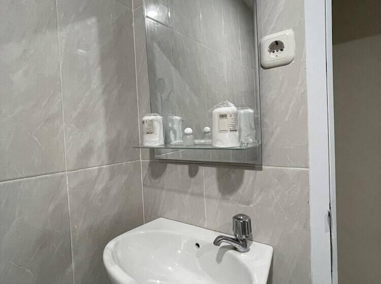 호텔 Liberta Home Seririt Bali