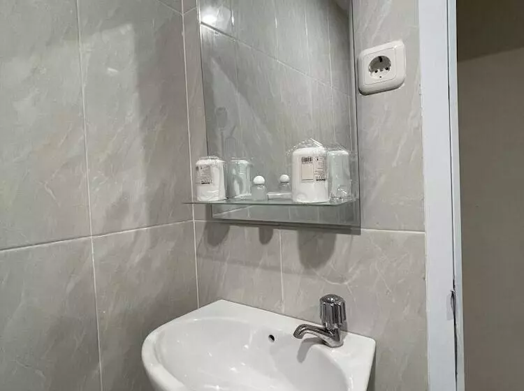 Hotelli Liberta Home Seririt Bali