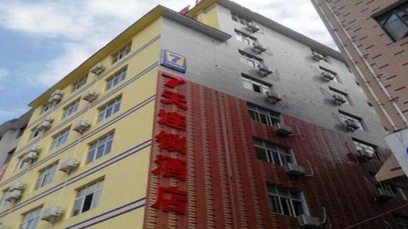 בית מלון כפרי 7 Days Inn Xinning Langshan Avenue Western Bus Station